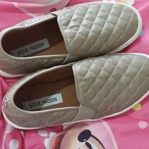 Steve madden slip on shoes